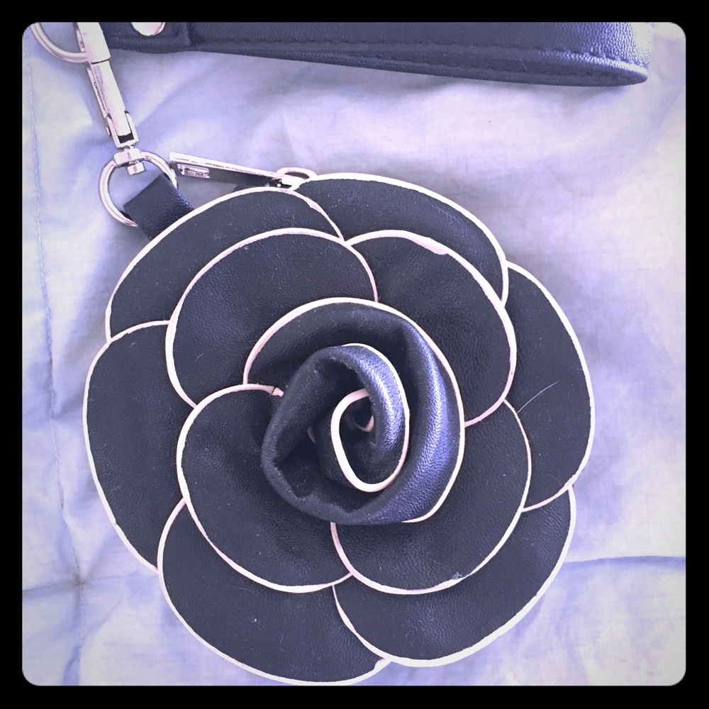 Leather Coin wristlette w  strap & keychain ring